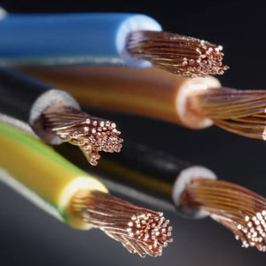 В 12 школах Киржача заметили оголенные провода