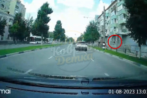 Очевидцы: падение ребенка из окна в Коврове попало на видео