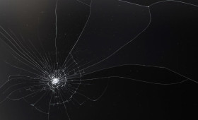 Во Владимире на автовокзале разбили стекло входной двери