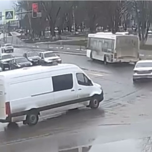 Выпавшую из автобуса в Муроме женщину увезли в больницу