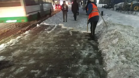 Во Владимире коммунальщики вышли на борьбу со снегом и льдом в усиленном режиме