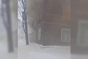 «Мама, прыгай!» Появились кадры спасения людей из горящего дома в Гусь-Хрустального