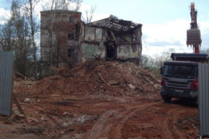 В Коврове чиновников через суд заставили снести аварийный дом