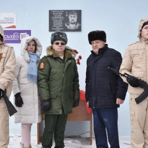 В Гусь-Хрустальном открыли памятную доску в честь погибшего в СВО мобилизованного