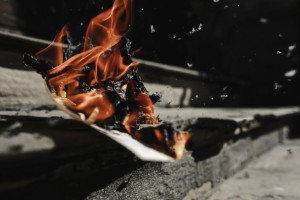 Многодетную семью из Коврова оставили без крыши над головой после пожара