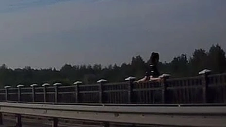 Во Владимире спасли пытавшуюся спрыгнуть с моста девушку