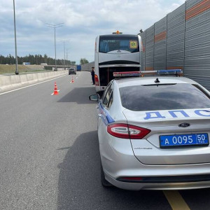 Перевозивший 17 детей на владимирскую турбазу автобус сломался на ЦКАД