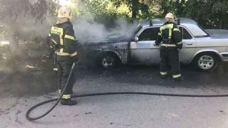 Во Владимире сгорела припаркованная у суда «Волга»