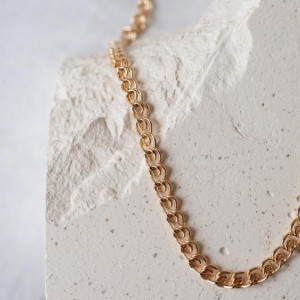 В Камешково мужчина сорвал золотую цепочку с шеи ребенка