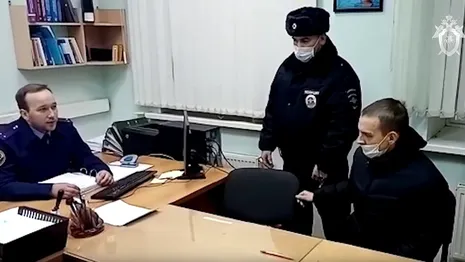 В Коврове появилось видео задержания подозреваемого в убийстве матери и дочери