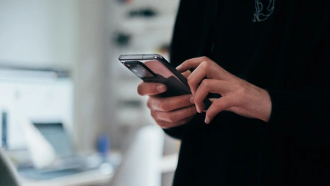 Ведущая телеканала подала в суд на трех жителей Владимира