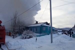 В деревне Владимирской области загорелся жилой дом