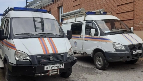 В поселке под Ковровом спасатели съехались к одному из домов из-за упавшей в ванной женщины