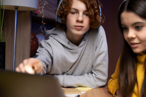 На что родители разрешают детям тратить деньги в интернете?