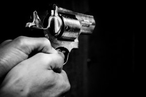 Во Владимирской области мужчина с пистолетом устроил дебош в магазине