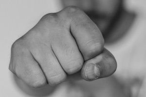 Двое владимирцев пойдут под суд за попытку задушить телефонным проводом знакомую