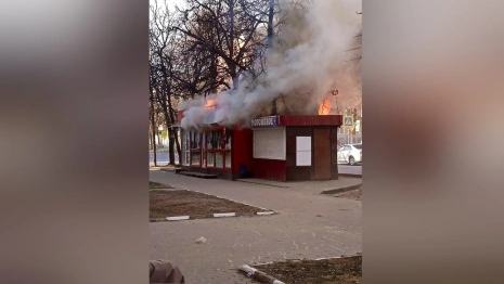 Во Владимире загорелся ларек с шаурмой