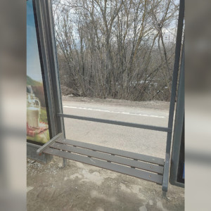 Неизвестные разбили остановку в центре Владимира