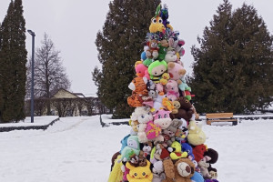 Из подушек и игрушек. В центре Юрьев-Польского выставили креативные елки