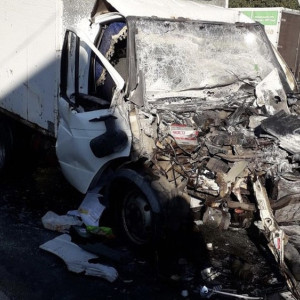 Очевидцы: Во Владимире ГАЗель влетела в фуру и загорелась