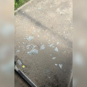В Карабаново на голову 7-летней девочки упало стекло из окна подъезда