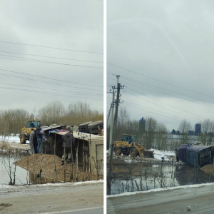 Во Владимирской области перевернулась груженная щебнем фура