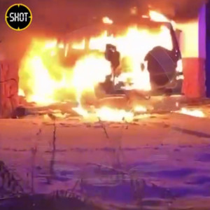 Появилось видео поджога машины у бывшего военкомата в Гусь-Хрустальном