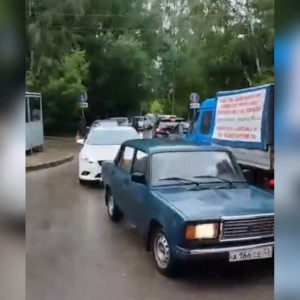 Жители Владимира возмутились пробками во дворах из-за перекрытия двух улиц в Добром