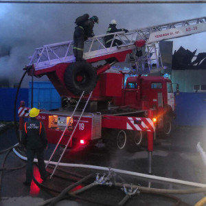 В МЧС назвали причину мощного пожара в бюро ритуальных услуг в Гусь-Хрустальном