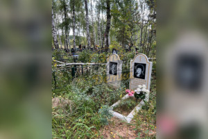 Ураган повалил деревья на кладбище в Коврове