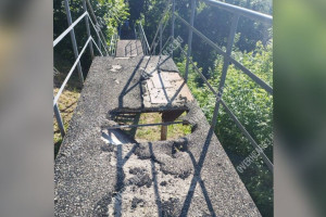 В центре Владимира обвалилась ведущая к вокзалу лестница
