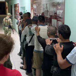 Во Владимирской области ФСБ задержала в общежитии 40 мигрантов