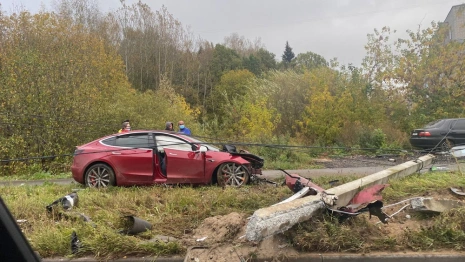 Момент ДТП с Tesla во Владимире попал на видео