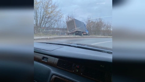 В промзоне Владимира «Газель» вынесло на обочину