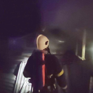 Спасенных на пожаре в Коврове мужчин увезли в больницу