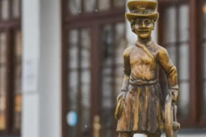 Коллекция суздальчат пополнилась фигуркой извозчика