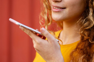 Владимирцев предупредили о подделывающих голоса мошенниках
