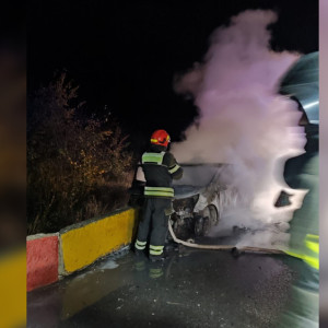 Под Суздалем легковушка въехала в бетонные блоки