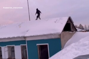Во Владимирской области спасатели сняли с крыши пытавшегося спрыгнуть мужчину