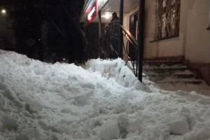 СК возбудил уголовное дело из-за падения ледяной глыбы на женщину в Коврове