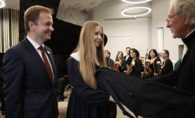 Владимирский депутат Госдумы подарил флейты и домры 8 юным музыкантам