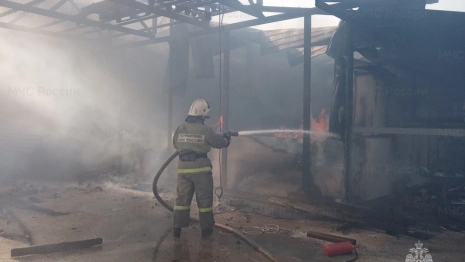 В Красной Горбатке загорелся овощной склад