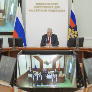 Многодетную семью полицейских из Владимирской области наградили грамотой