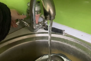 Жители Коврова пожаловались на постоянные перебои с горячей водой