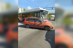 Во Владимире автобус №9с влетел в «Ладу»