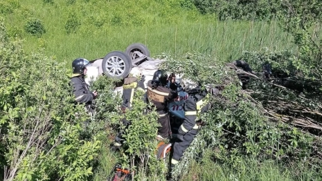 Во Владимирской области легковушка и фура улетели в кювет после ДТП