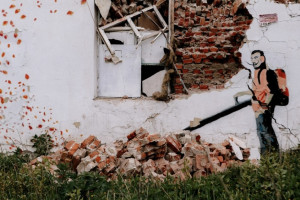 Во Владимире снесли дом с рисунком Ван Гога и Сальвадора Дали