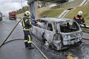 Во Владимирской области на трассе М-12 загорелась машина