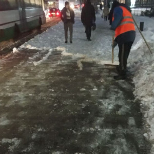 Во Владимире коммунальщики вышли на борьбу со снегом и льдом в усиленном режиме