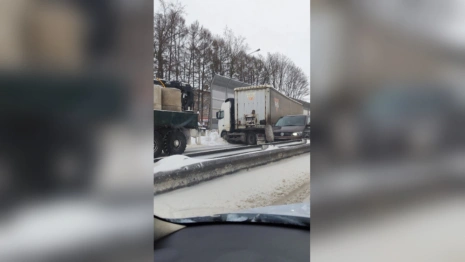 Лакинск встал в пробке из-за аварии с фурой